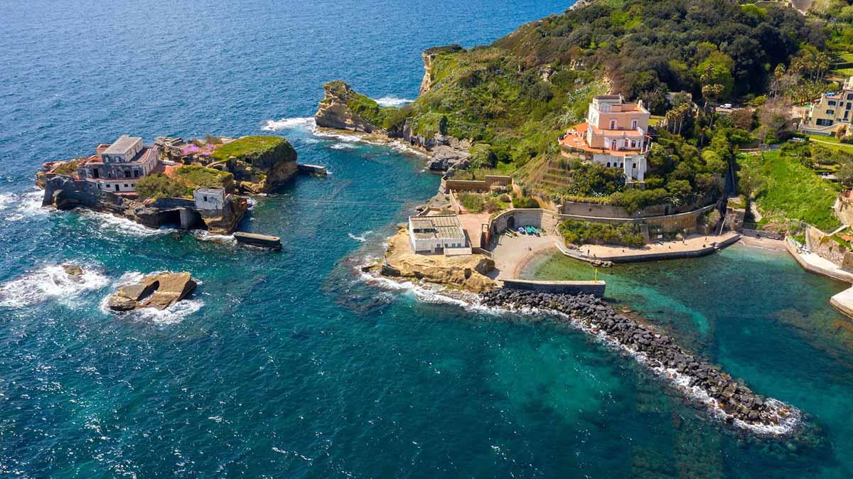 Kayaking along the Posillipo coastline in Naples