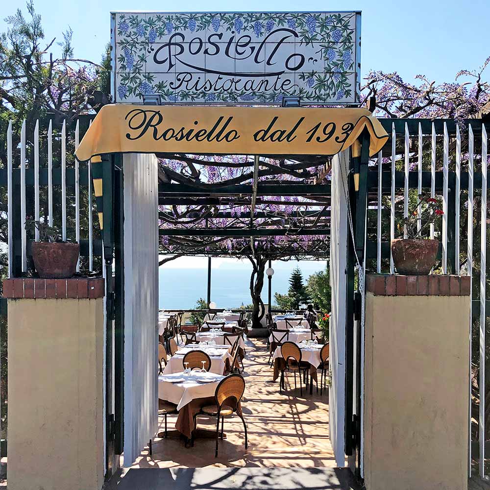 Rosiello restaurant in Posillipo with sea views