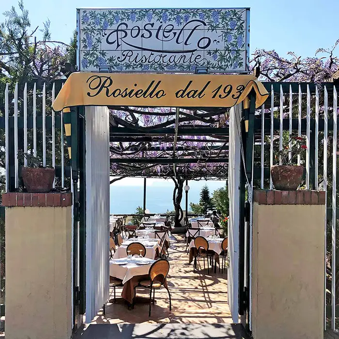 Rosiello restaurant in Posillipo with sea views