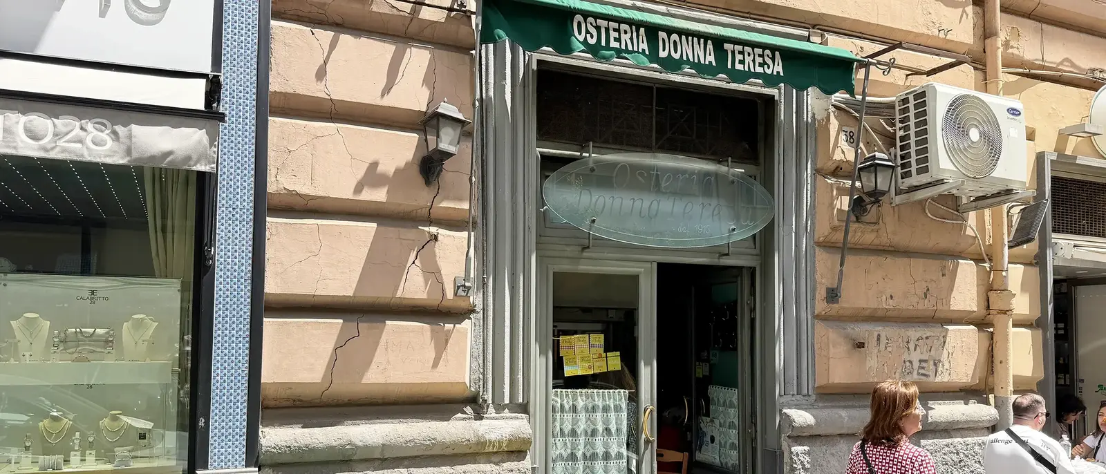 Osteria Donna Teresa in Vomero – front door