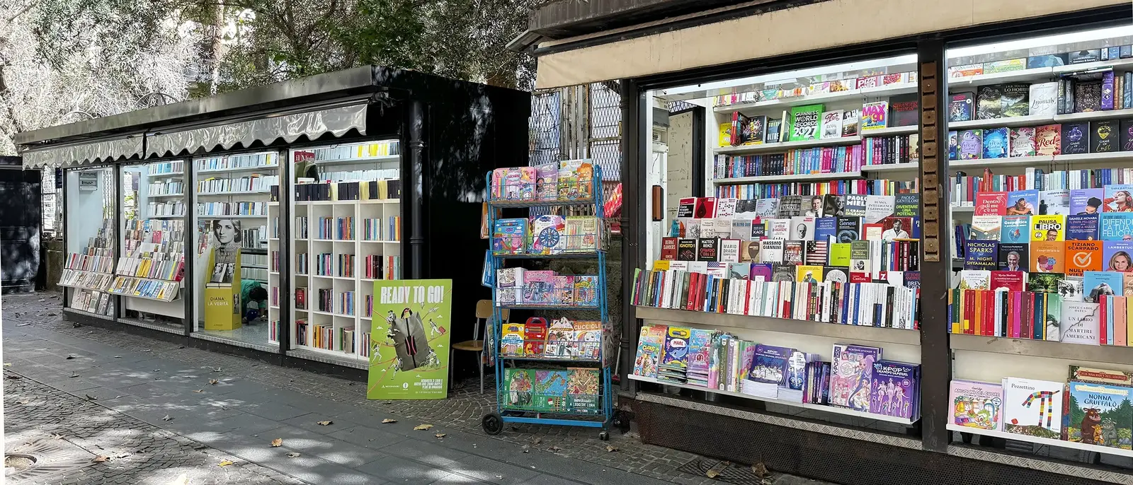 Bookstore kiosks in Via Luca Giordano, Napoli
