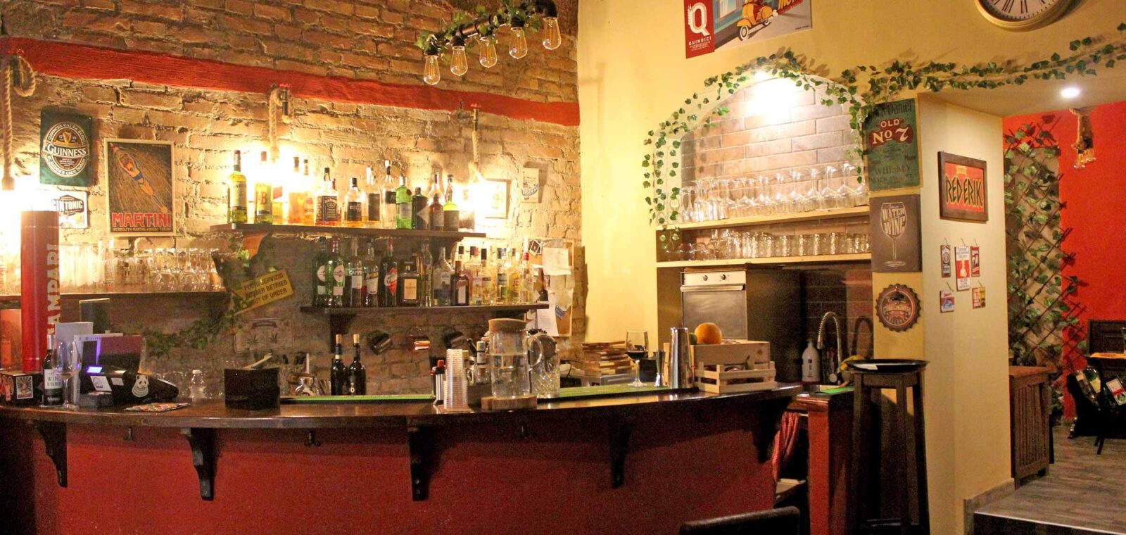 Decanter Wine and More wine bar in central Naples