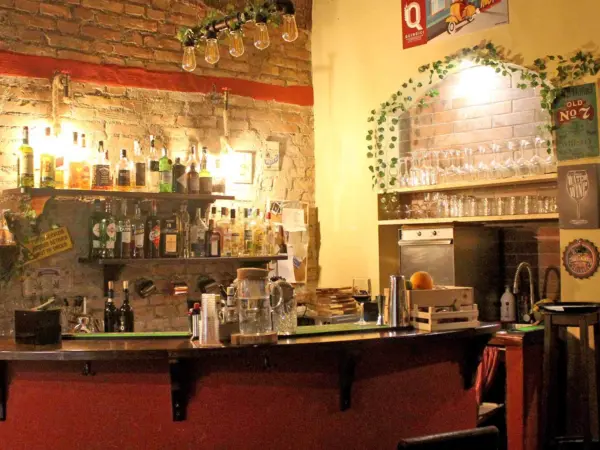 Decanter Wine and More wine bar in central Naples