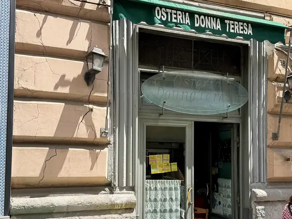 Osteria Donna Teresa in Vomero – front door