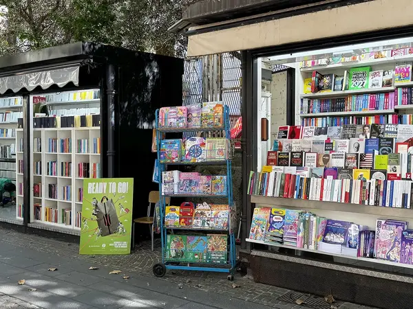 Bookstore kiosks in Via Luca Giordano, Napoli