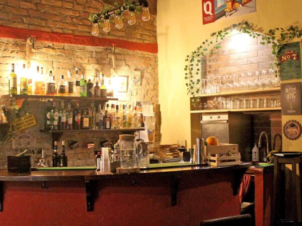 Decanter Wine and More wine bar in central Naples