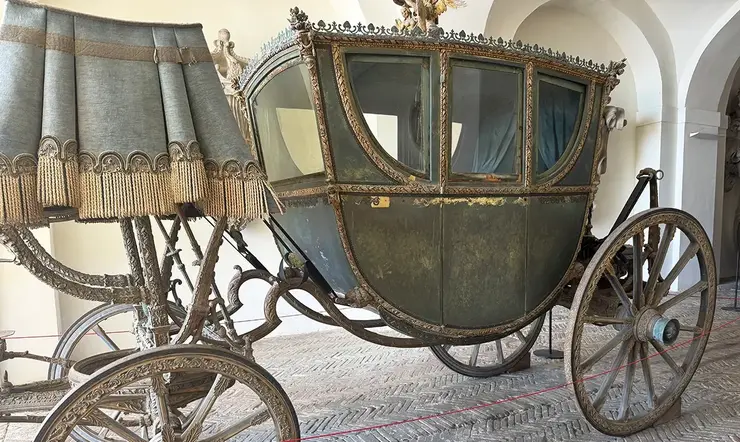 The Berlin of Maria Cristina of Savoy inside the Androne delle Carrozze