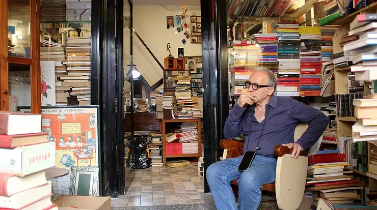 Dante e Descartes bookstore in Naples with owner Raimondo Di Maio